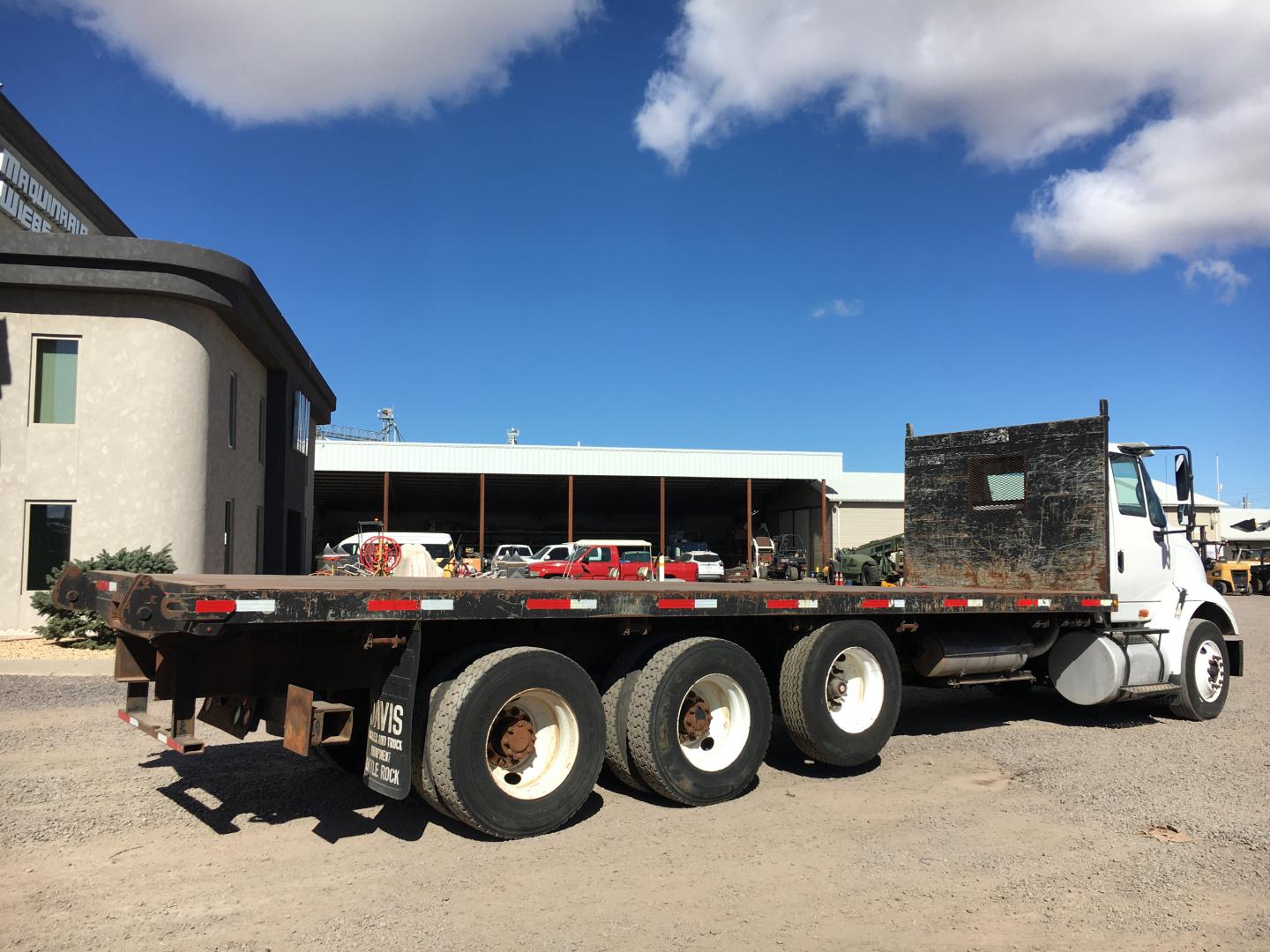 ./imagenes/INVOICE/2019/16650/CAMION CON PLATAFORMA INTERNATIONAL 8600 SBA 6X4 (3).JPG